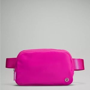 Lululemon Everywhere Belt Bag 1L Sonic Pink/White